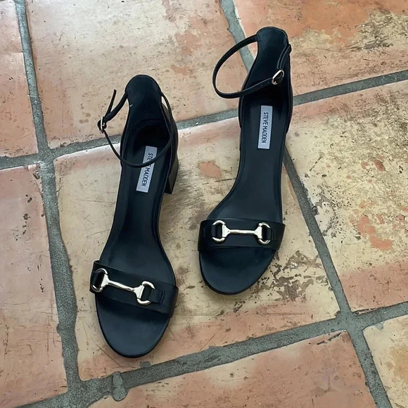 Steve Madden Shoes - 🌸 STEVE MADDEN Black Leather Size 11 Irenee Sandal with Bit